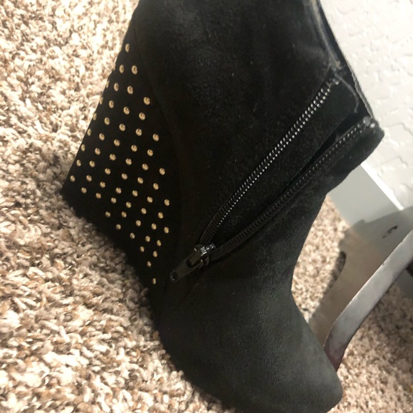 Woman’s booties - Picture 2 of 4